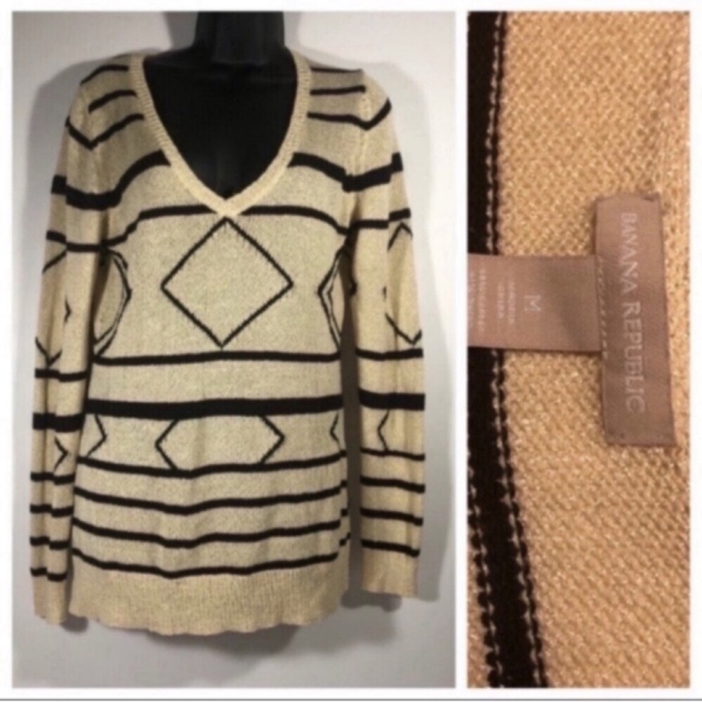 Banana Republic Women’s V neck long sleeve Size Medium Cream Gold & Black Colors